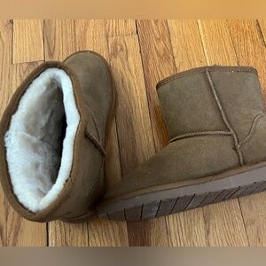 Minnetonka Tan Boots